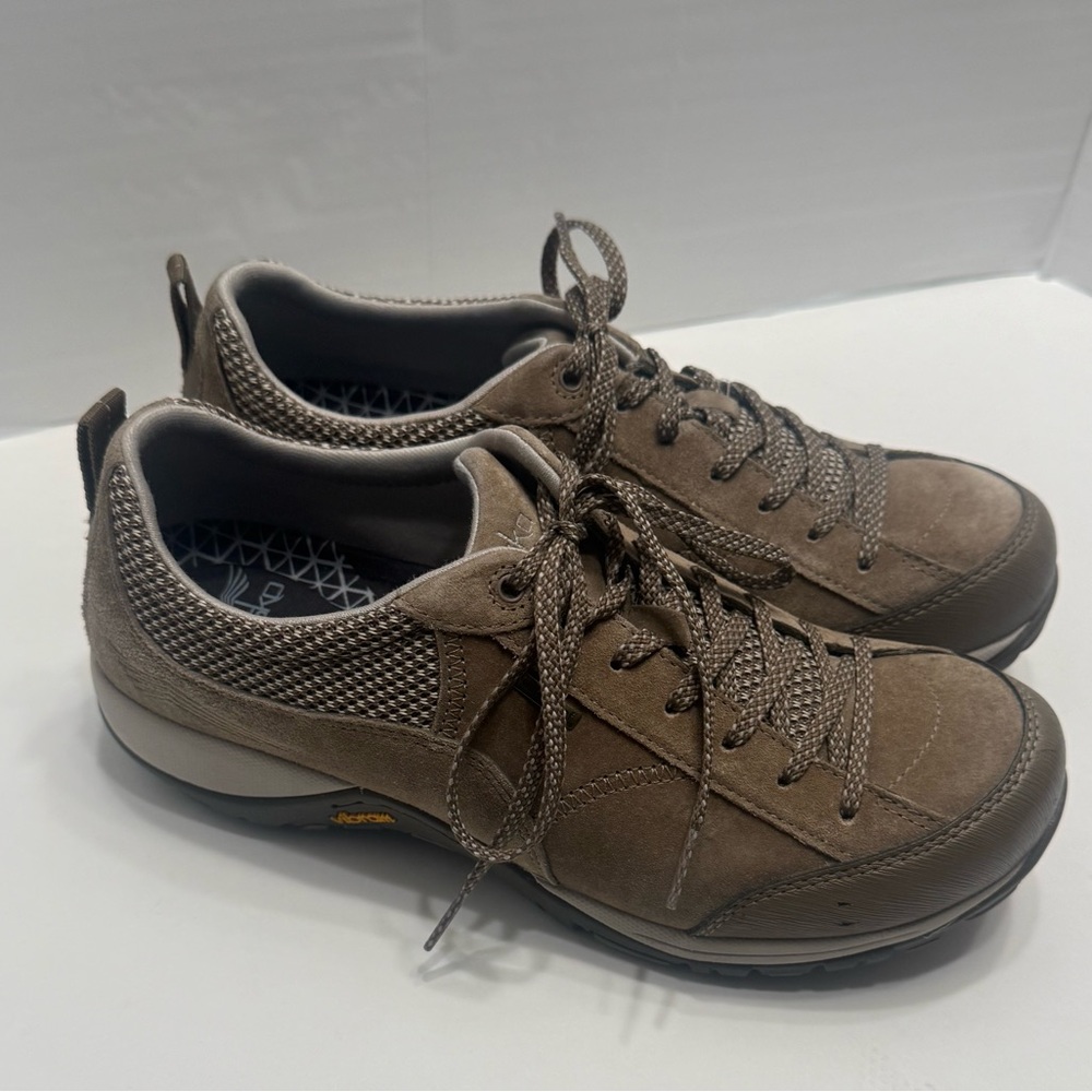 Womens Dansko Brown Leather Waterproof Sneakers Size 39 8.5 Lace Up Hiking Shoes